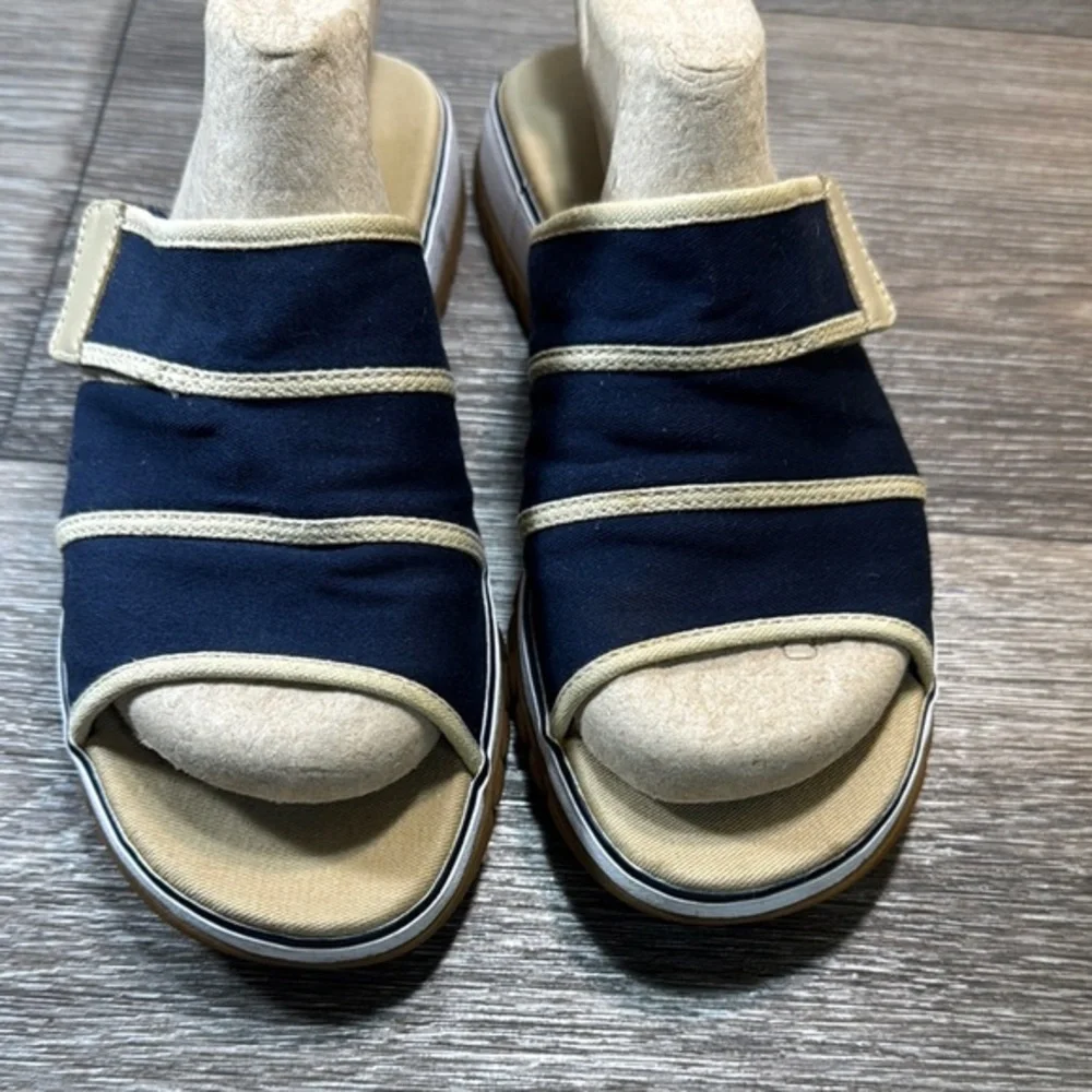 Clarks Navy and Tan Slide Sandals woman’s 8 (b230)
